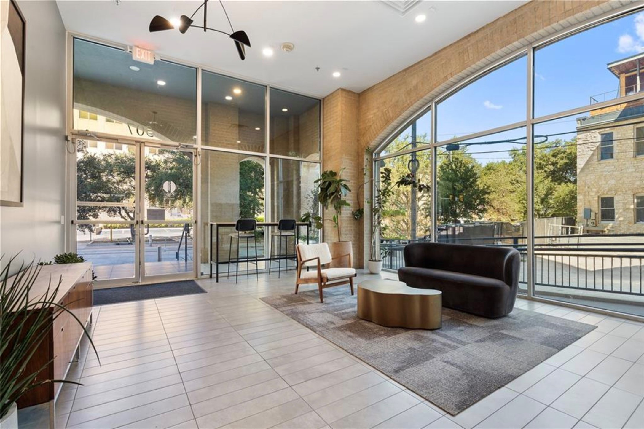 507 Sabine Street, Unit 704 Austin, TX 78701 - Photo 15 of 19 Inviting Lobby for those quick meetups.