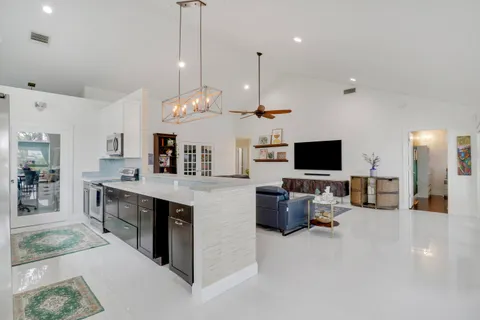 $879,000 | 1560 Wilderness Road, West Palm Beach, FL 33409