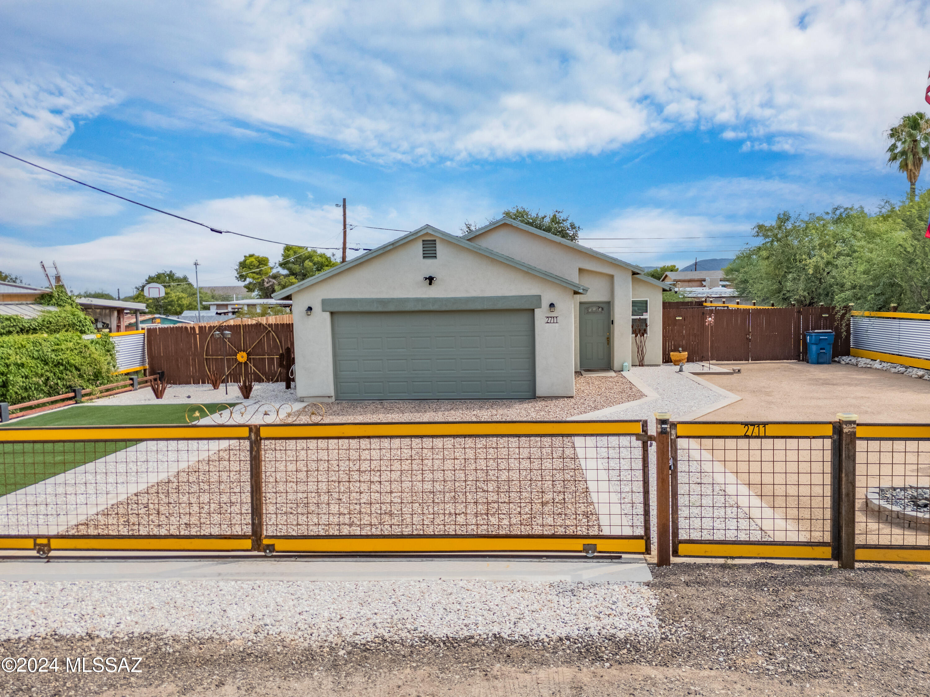 2711 West Milton Road Tucson, AZ 85746 - Photo 2 of 35 Gallery Image 2