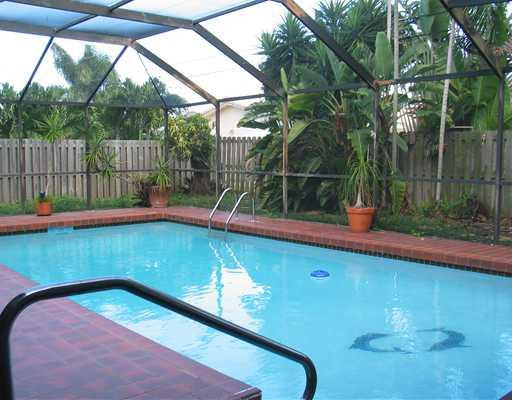 2560 Northeast 46th Street Lighthouse Point, FL 33064 - Photo 12 of 16 Swimming Pool/Hot Tub/Sauna