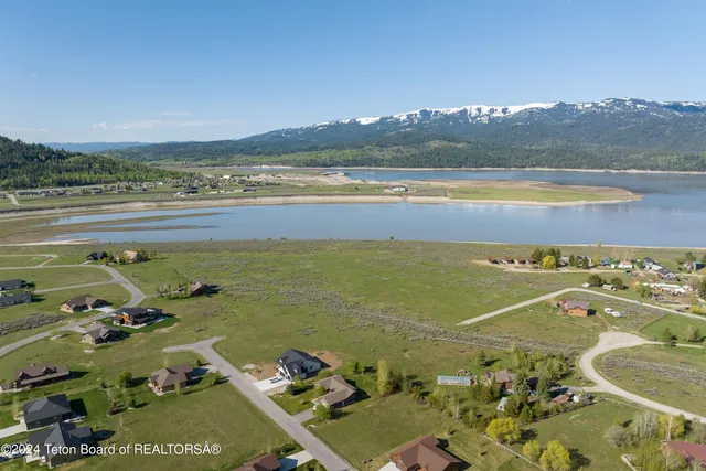 $2,559,900 | E Lake, Alpine, WY 83128