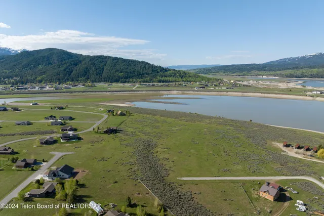 $2,559,900 | E Lake, Alpine, WY 83128