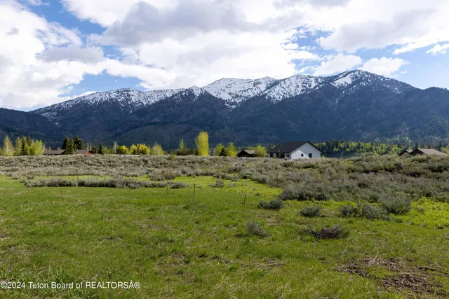 $2,559,900 | E Lake, Alpine, WY 83128
