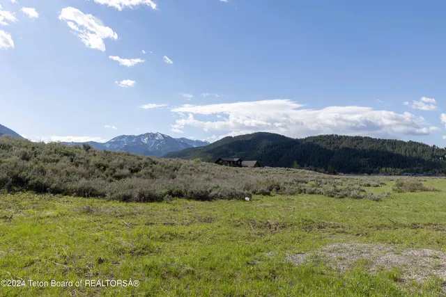 $2,559,900 | E Lake, Alpine, WY 83128