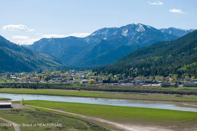 $2,559,900 | E Lake, Alpine, WY 83128