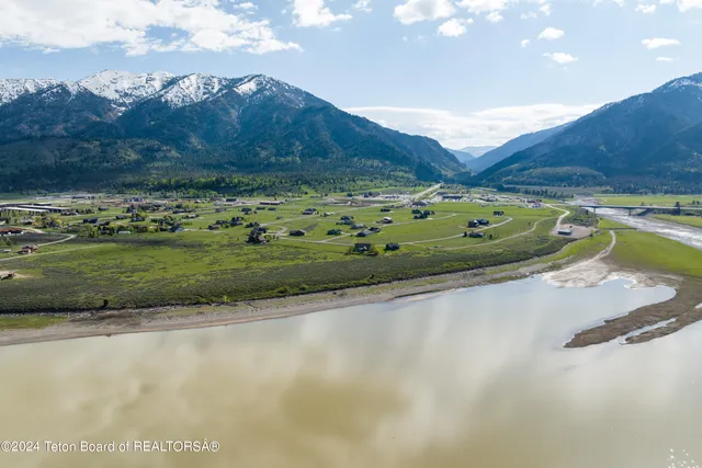 $2,559,900 | E Lake, Alpine, WY 83128