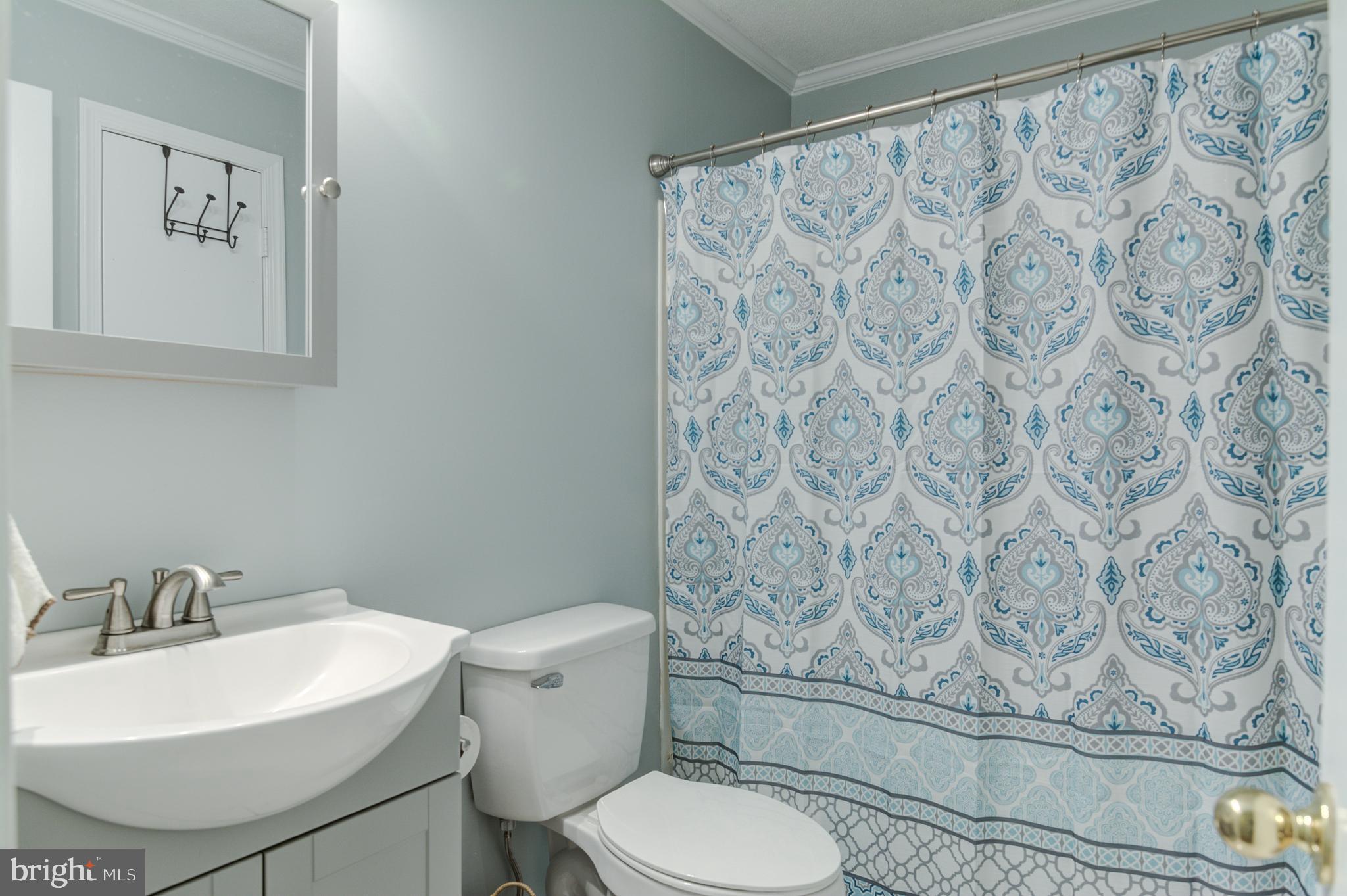 7295 Token Valley Road Manassas, VA 20112 - Photo 22 of 35 Upstairs Full Bathroom