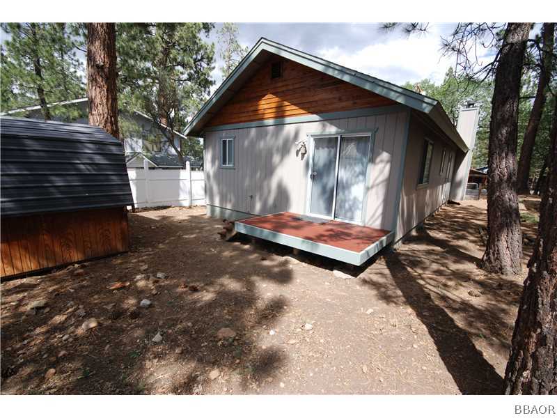 440 Riverside Avenue Sugarloaf, CA 92386 - Photo 22 of 23 a backyard of a house with barbeque oven and trees