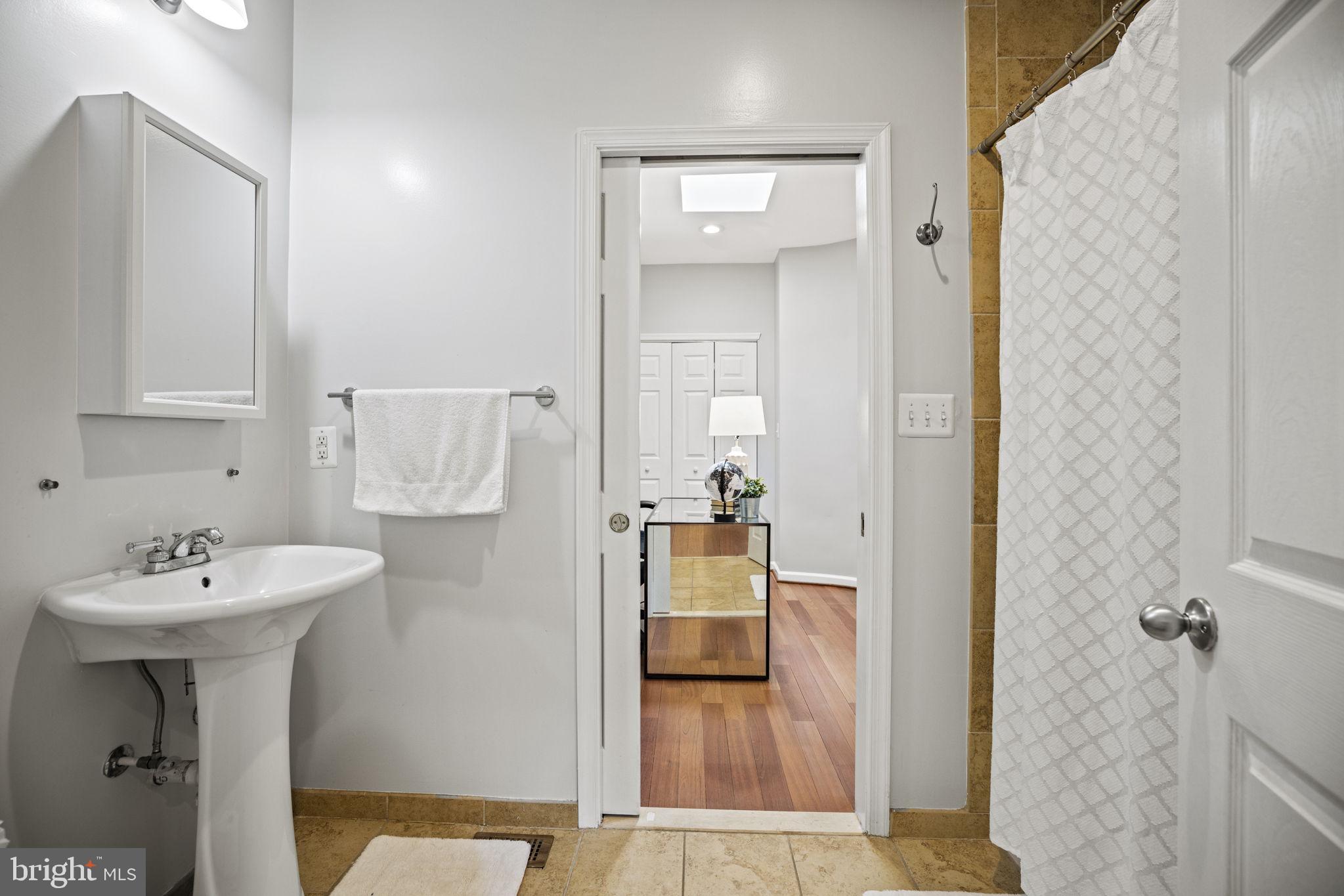 406 K Street Northeast Washington, DC 20002 - Photo 18 of 28 Bathroom 2