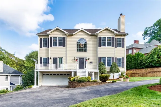 $8,900 | 41 Overhill Road, Unit A, New Rochelle, NY 10804