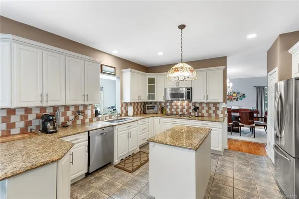 $8,900 | 41 Overhill Road, Unit A, New Rochelle, NY 10804