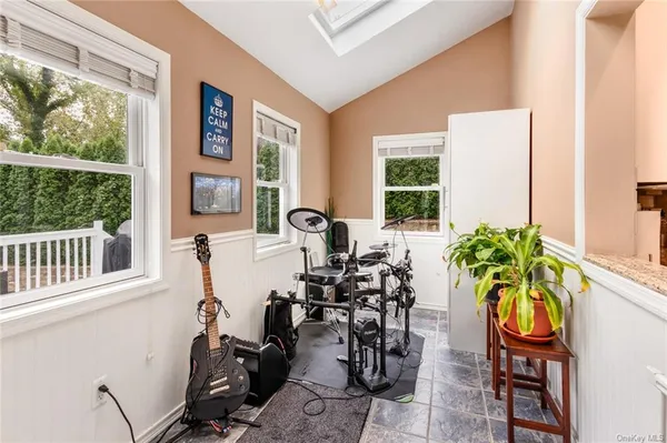 $8,900 | 41 Overhill Road, Unit A, New Rochelle, NY 10804
