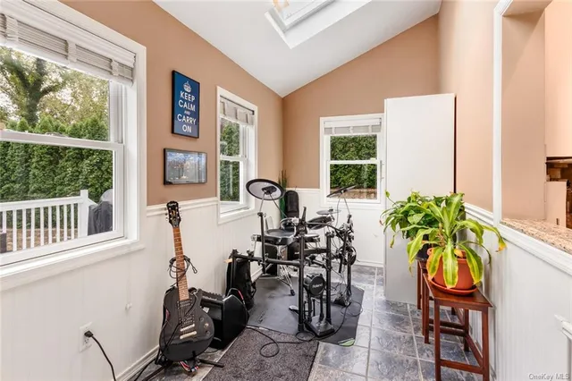 $8,900 | 41 Overhill Road, Unit A, New Rochelle, NY 10804