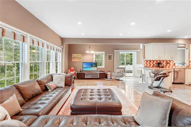 $8,900 | 41 Overhill Road, Unit A, New Rochelle, NY 10804