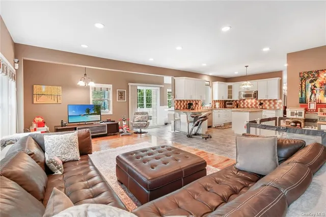 $8,900 | 41 Overhill Road, Unit A, New Rochelle, NY 10804