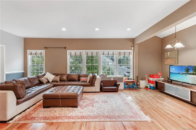 $8,900 | 41 Overhill Road, Unit A, New Rochelle, NY 10804