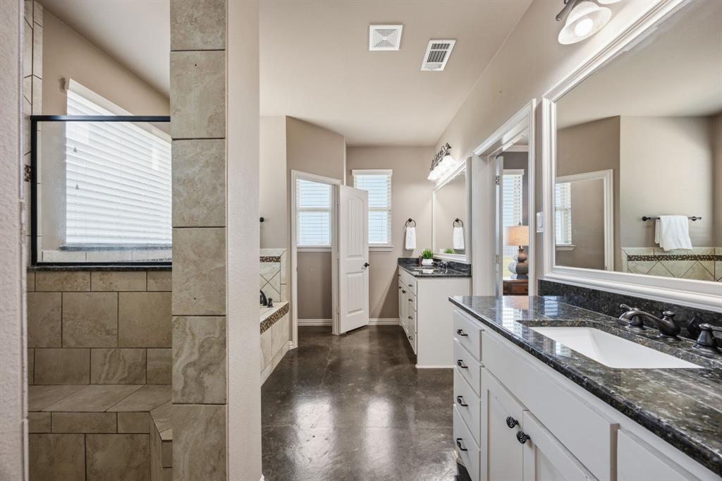 6621 Singleton Road Midlothian, TX 76065 - Photo 17 of 32 Bench seat in walk in shower.