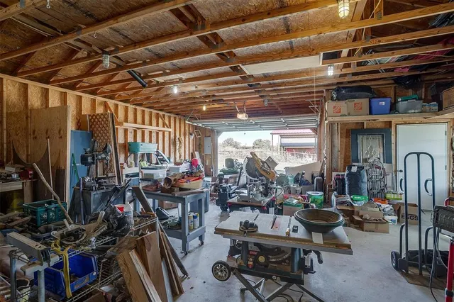 $739,900 | 555 Munn Road, Springtown, TX 76082