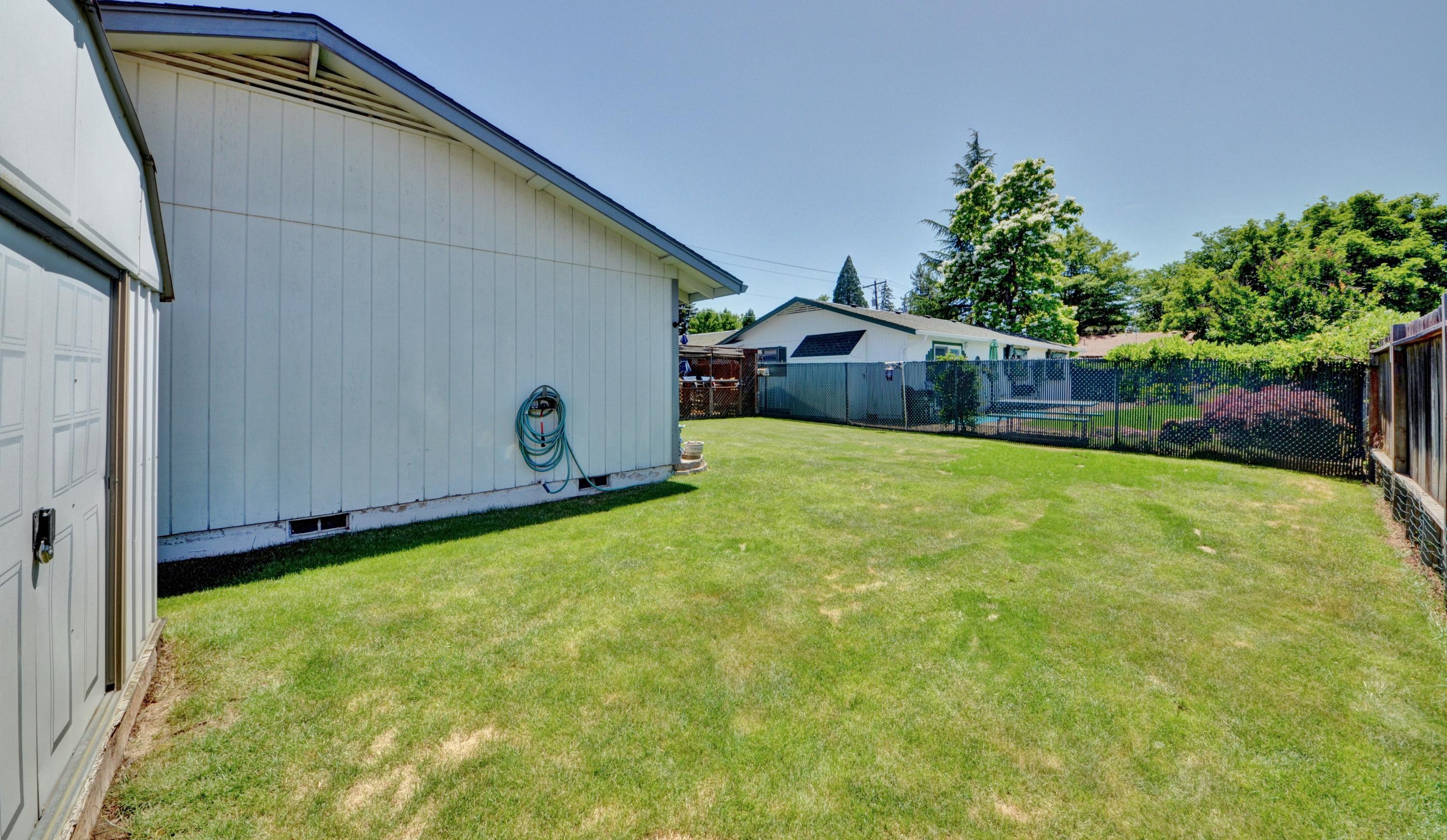 8171 Division Road White City, OR 97503 - Photo 28 of 30 yard 1