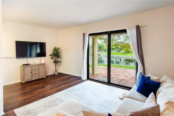 $3,500 | 8980 Palm Tree Lane, Unit 8980, Pembroke Pines, FL 33024