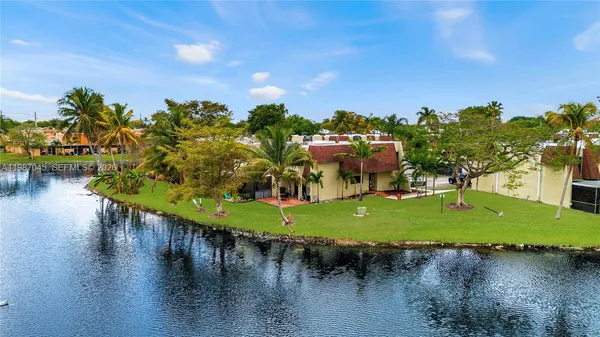 $3,500 | 8980 Palm Tree Lane, Unit 8980, Pembroke Pines, FL 33024