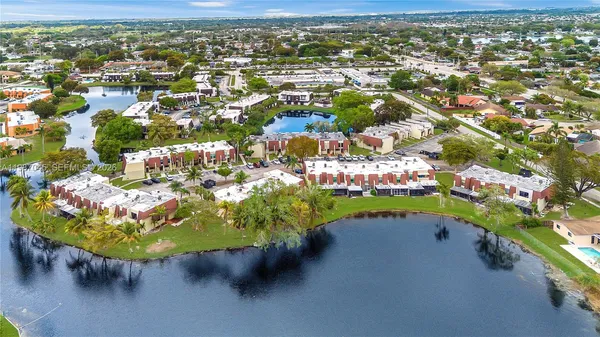 $3,500 | 8980 Palm Tree Lane, Unit 8980, Pembroke Pines, FL 33024