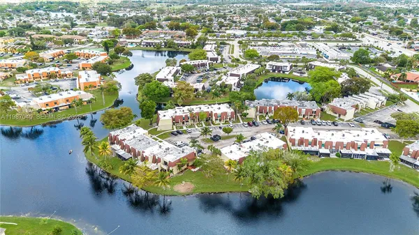 $3,500 | 8980 Palm Tree Lane, Unit 8980, Pembroke Pines, FL 33024