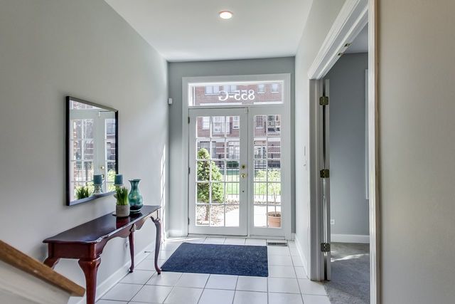 855 North May Street, Unit G Chicago, IL 60642 - Photo 2 of 28
