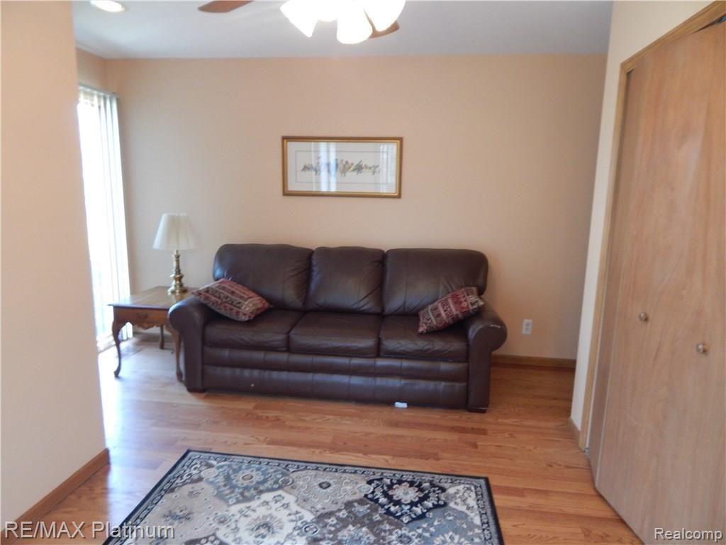 19283 Hickory Ridge Road Fenton, MI 48430 - Photo 49 of 72 DSCN3834.JPG