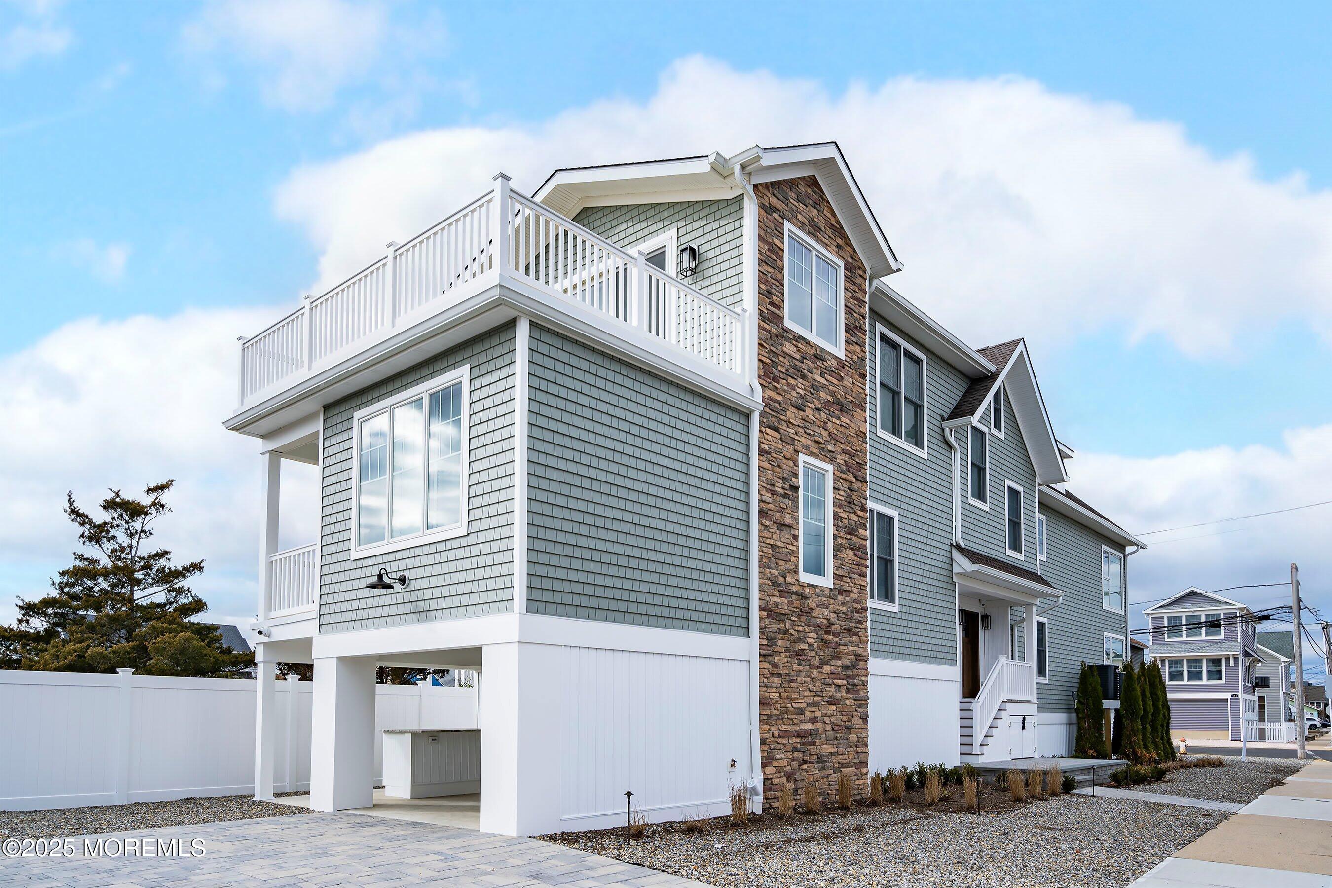 Front of House from driveway side