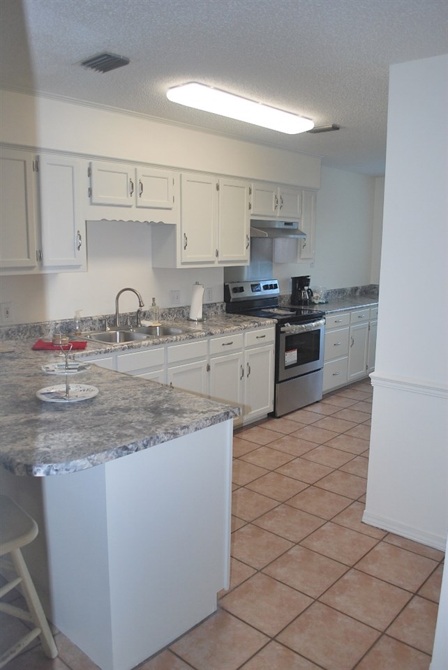 142 Robbins Boulevard Daphne, AL 36526 - Photo 21 of 39 Kitchen