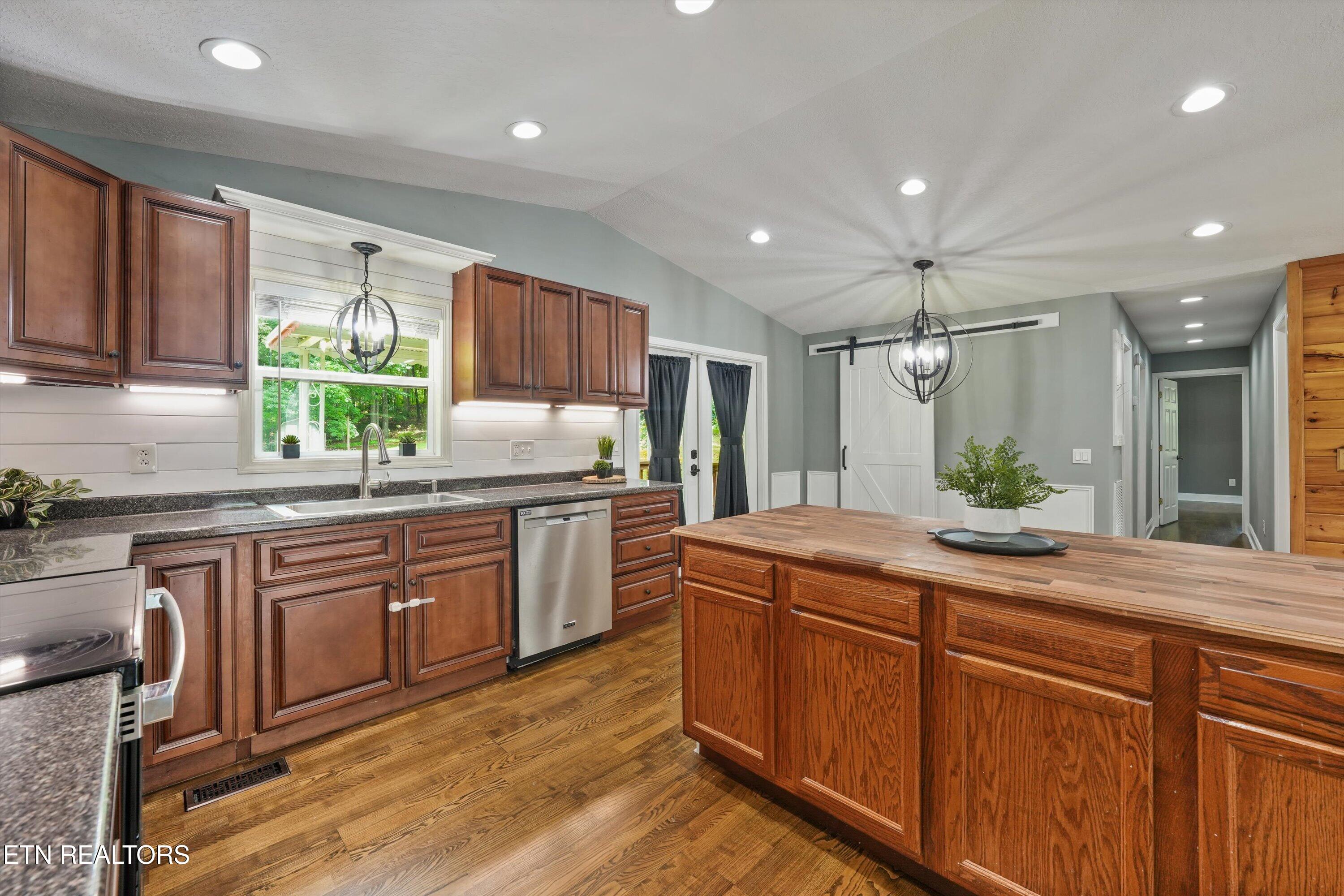79 Reservoir Road Norris, TN 37828 - Photo 17 of 43 Kitchen