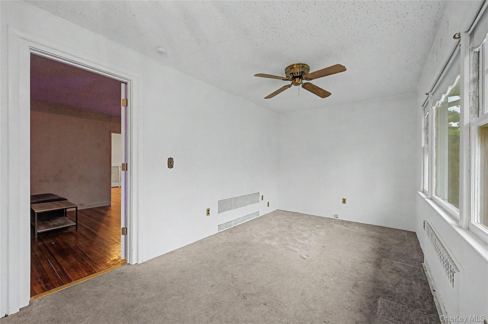 40 Dewey Avenue New Rochelle, NY 10801 - Photo 3 of 17
