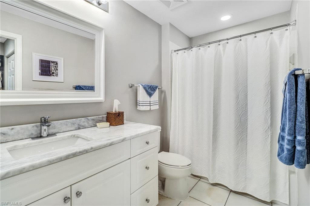 401 Bayfront Place, Unit 3204 Naples, FL 34102 - Photo 11 of 18 Guest Bathroom