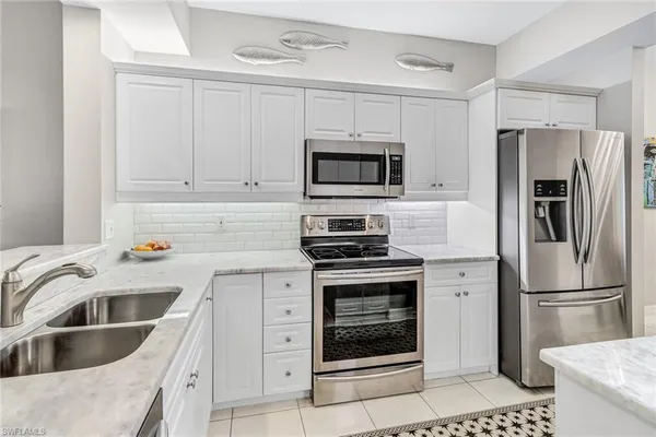 $4,000 | 401 Bayfront Place, Unit 3204, Naples, FL 34102