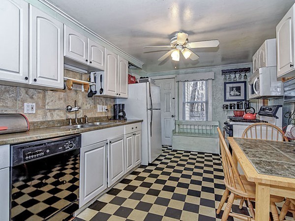 136 Hardy Pond Road Waltham, MA 02451 - Photo 3 of 22 Gallery Image 3