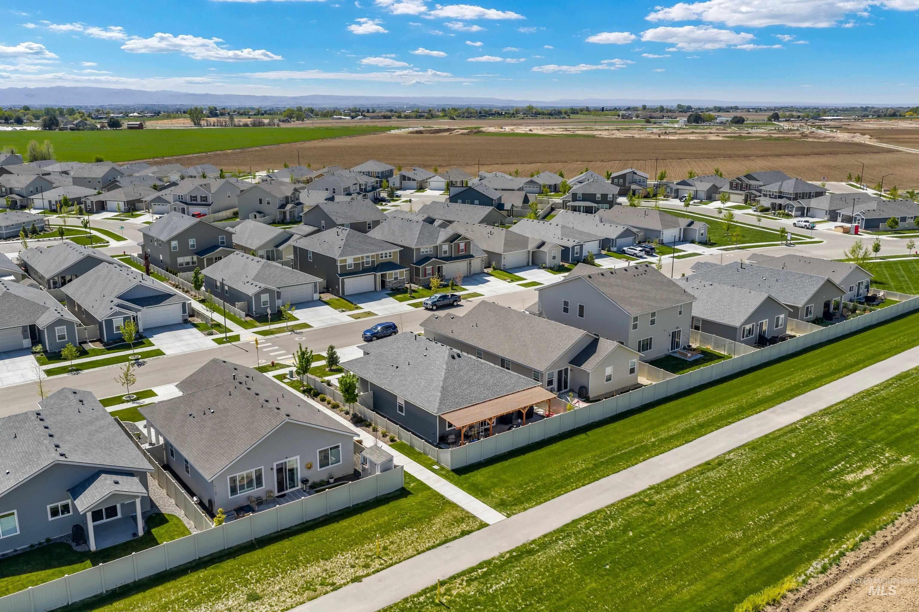 4232 South Graycliff Way Meridian, ID 83642 - Photo 32 of 34 Aerial perspective showcasing a residential development with a consistent architectural style