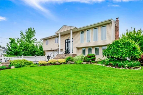 $899,000 | 3683 Illona Lane, Oceanside, NY 11572