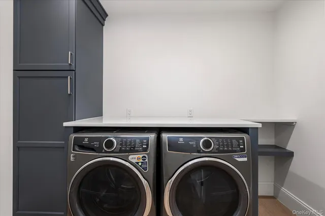 a view of livingroom with washer and dryer