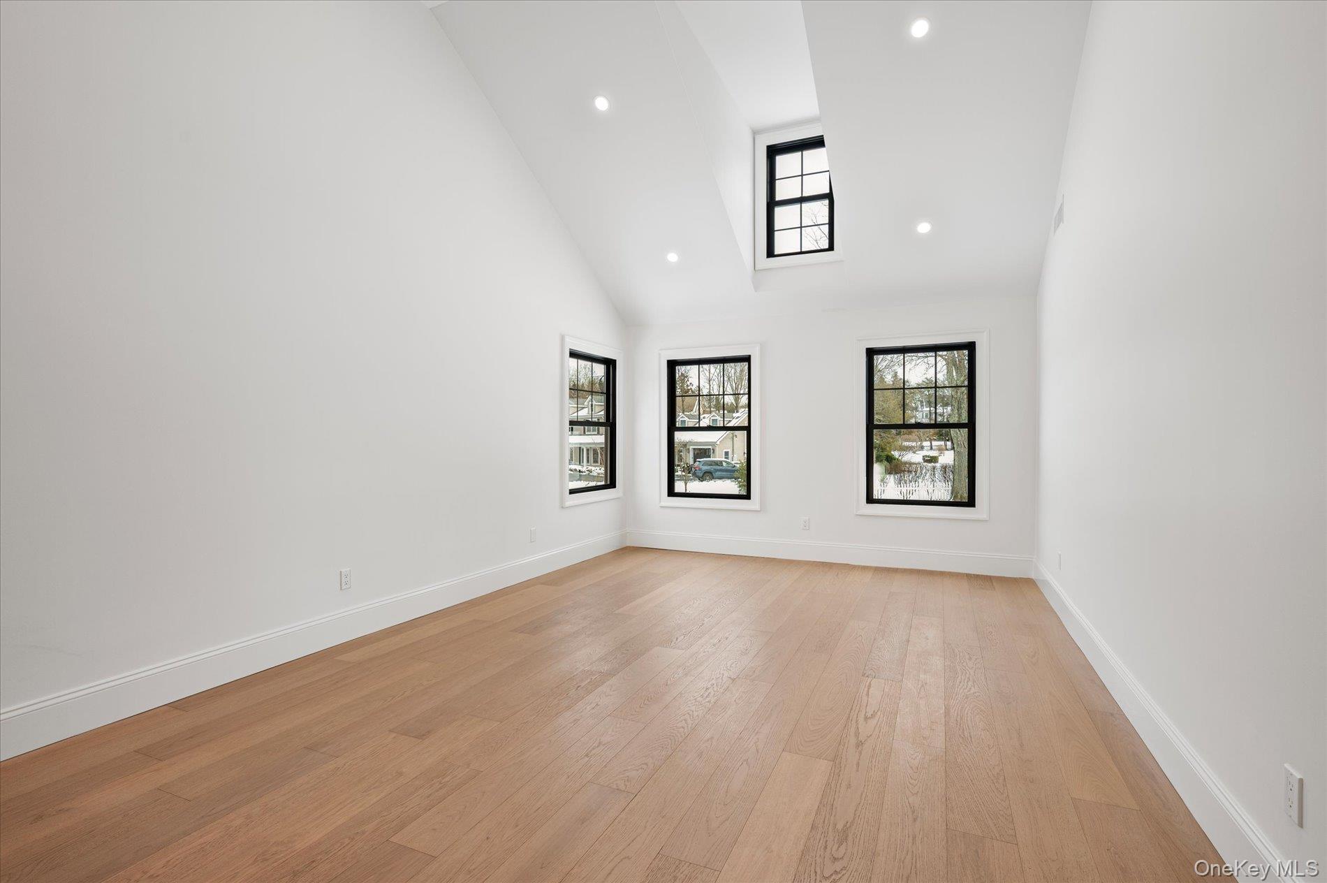 20 Fox Hunt Lane Cold Spring Harbor, NY 11724 - Photo 22 of 41