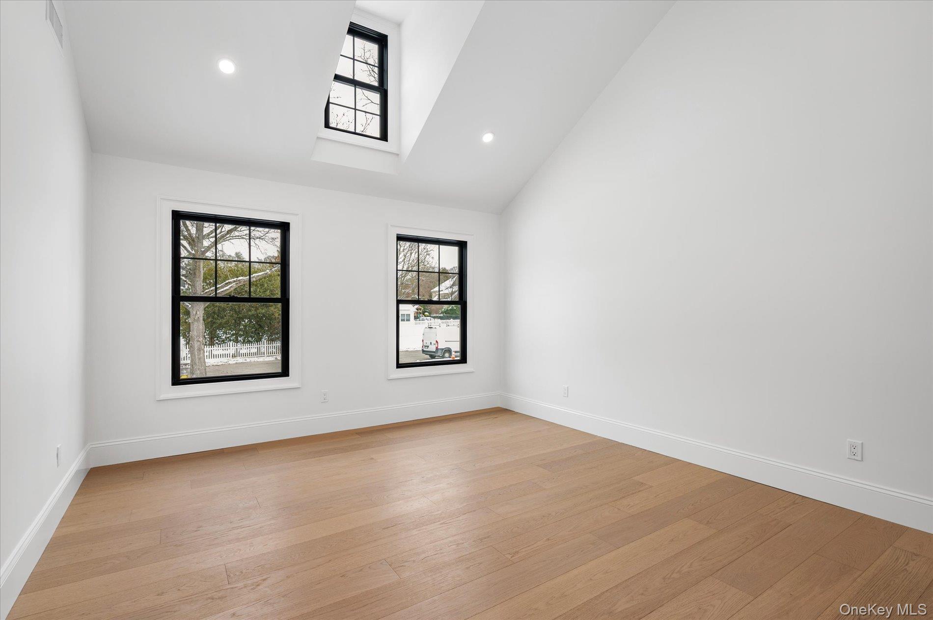 20 Fox Hunt Lane Cold Spring Harbor, NY 11724 - Photo 28 of 41