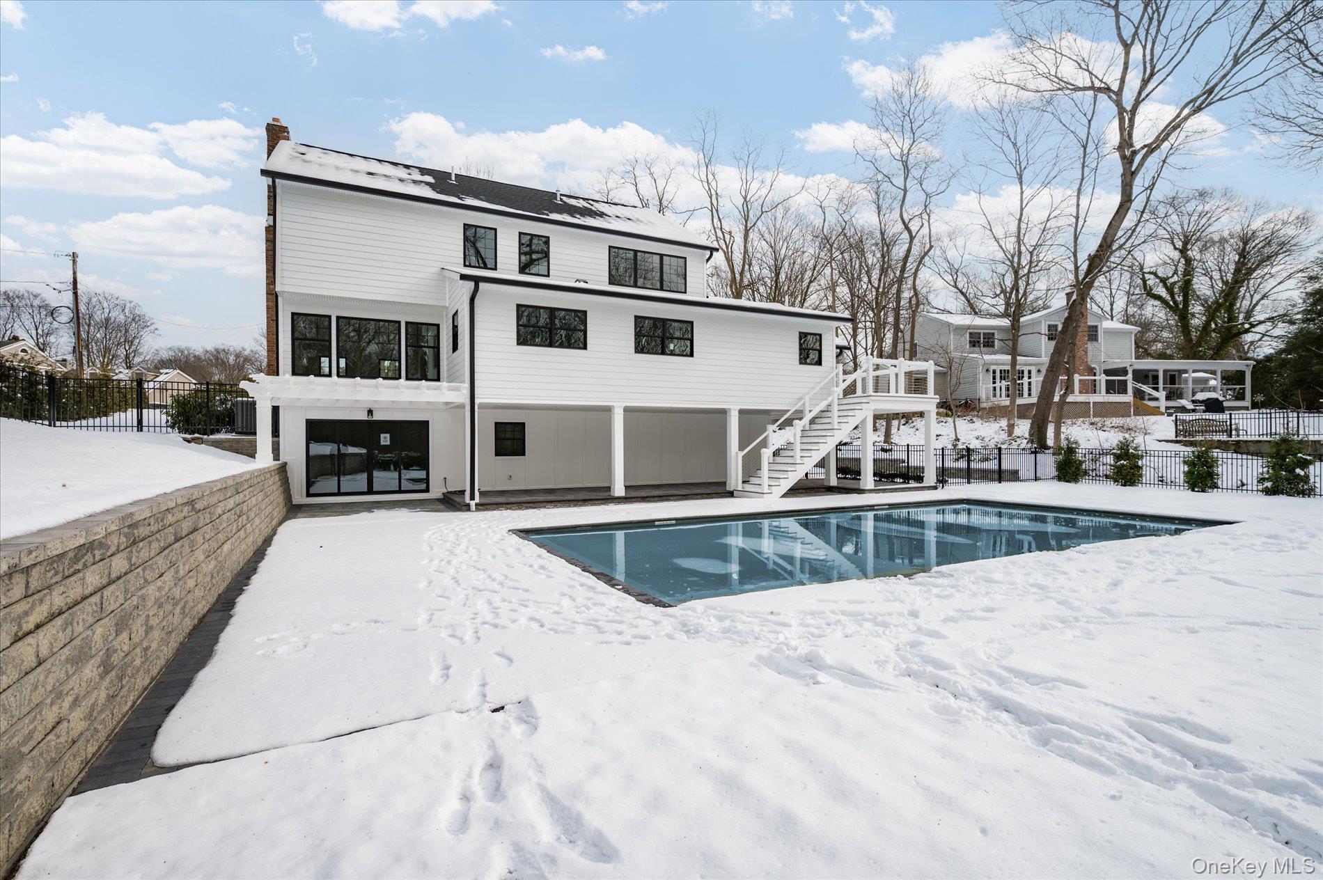 20 Fox Hunt Lane Cold Spring Harbor, NY 11724 - Photo 31 of 41