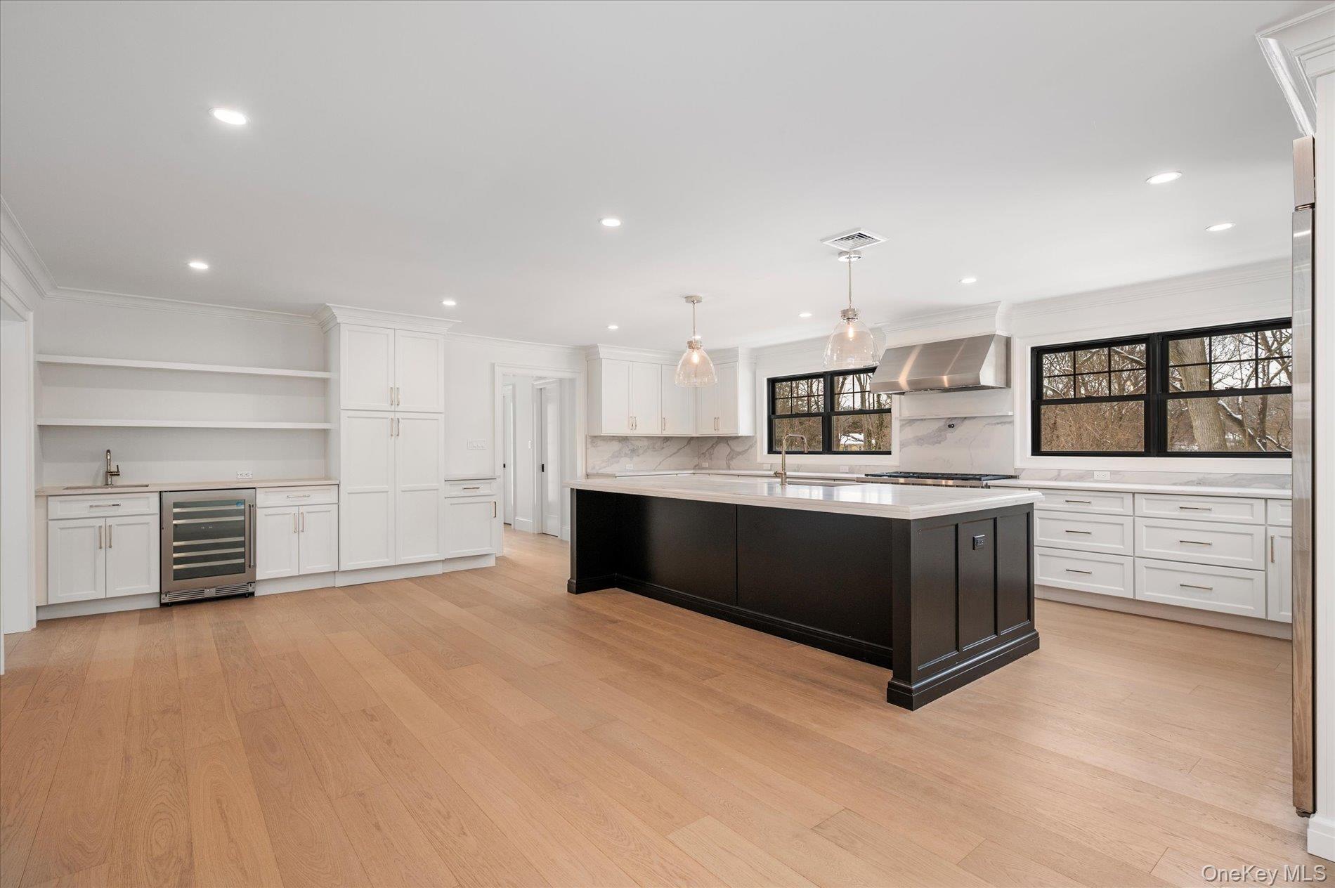 20 Fox Hunt Lane Cold Spring Harbor, NY 11724 - Photo 8 of 41