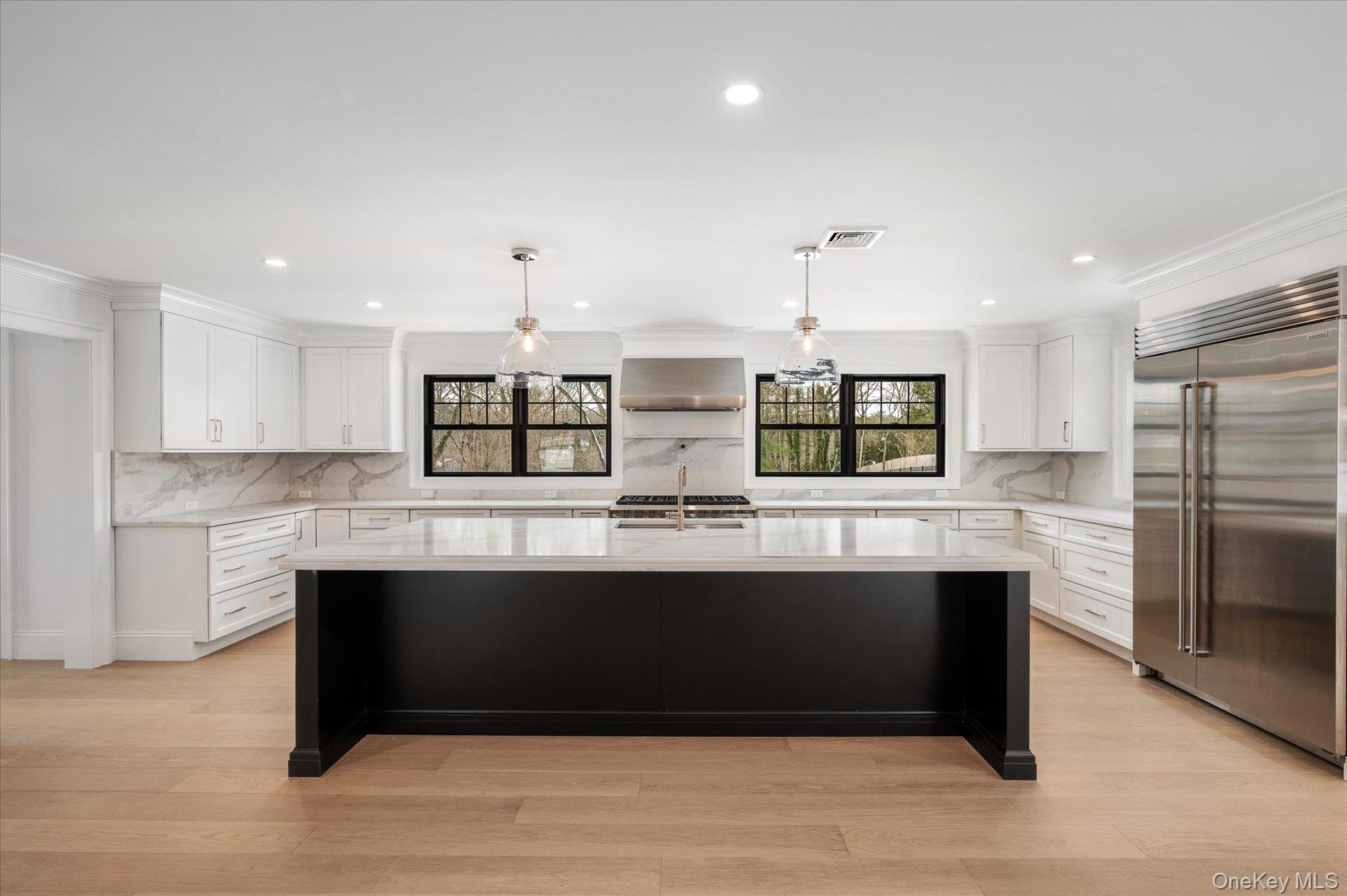 20 Fox Hunt Lane Cold Spring Harbor, NY 11724 - Photo 9 of 41