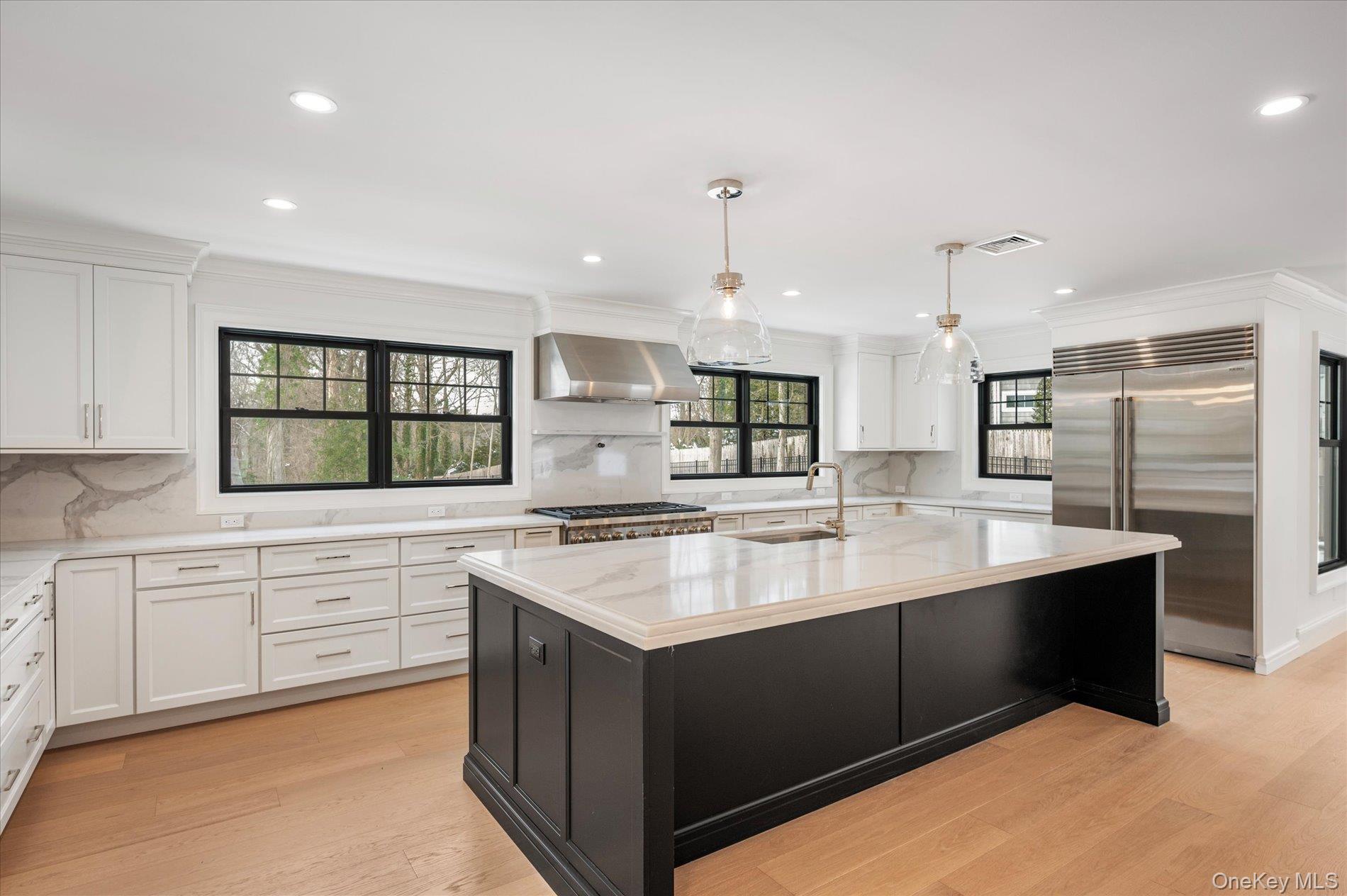 20 Fox Hunt Lane Cold Spring Harbor, NY 11724 - Photo 10 of 41