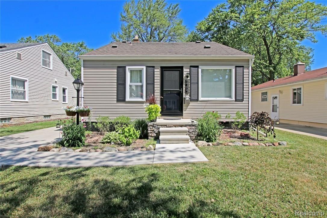 2702 Columbia Road Berkley, MI 48072 - Photo 1 of 50 1) Front.jpg