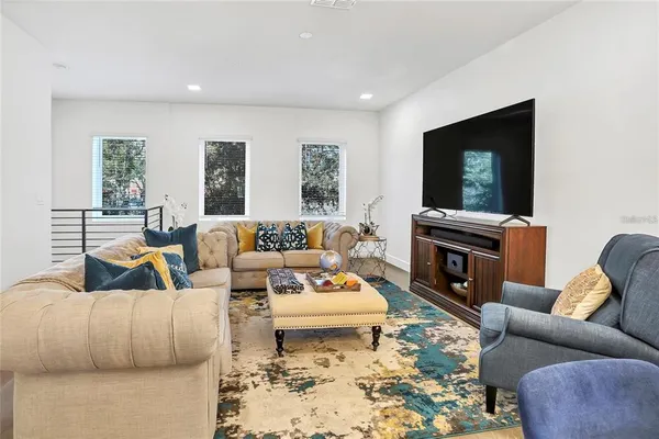 $3,450 | 212 East Pineloch Avenue, Orlando, FL 32806