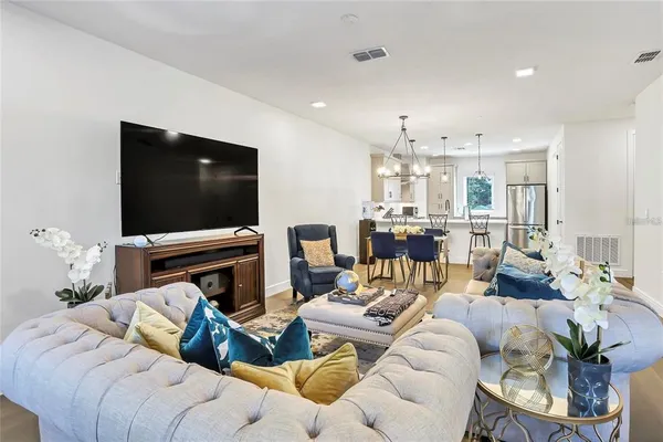 $3,450 | 212 East Pineloch Avenue, Orlando, FL 32806