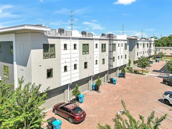 $3,450 | 212 East Pineloch Avenue, Orlando, FL 32806