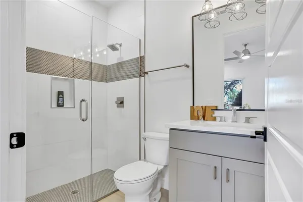 $3,450 | 212 East Pineloch Avenue, Orlando, FL 32806